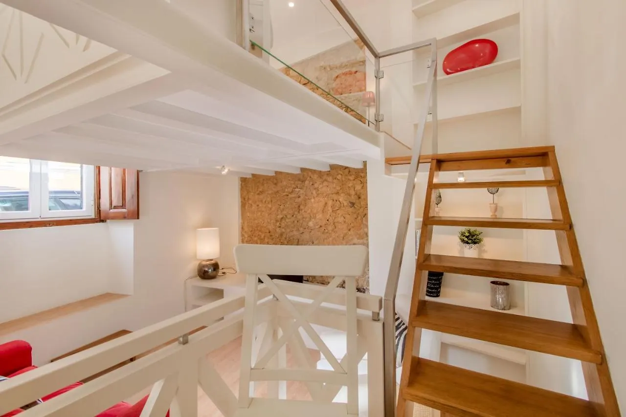 شقة Lisboa  في Lapa Cozy Flat With Mezzanine
